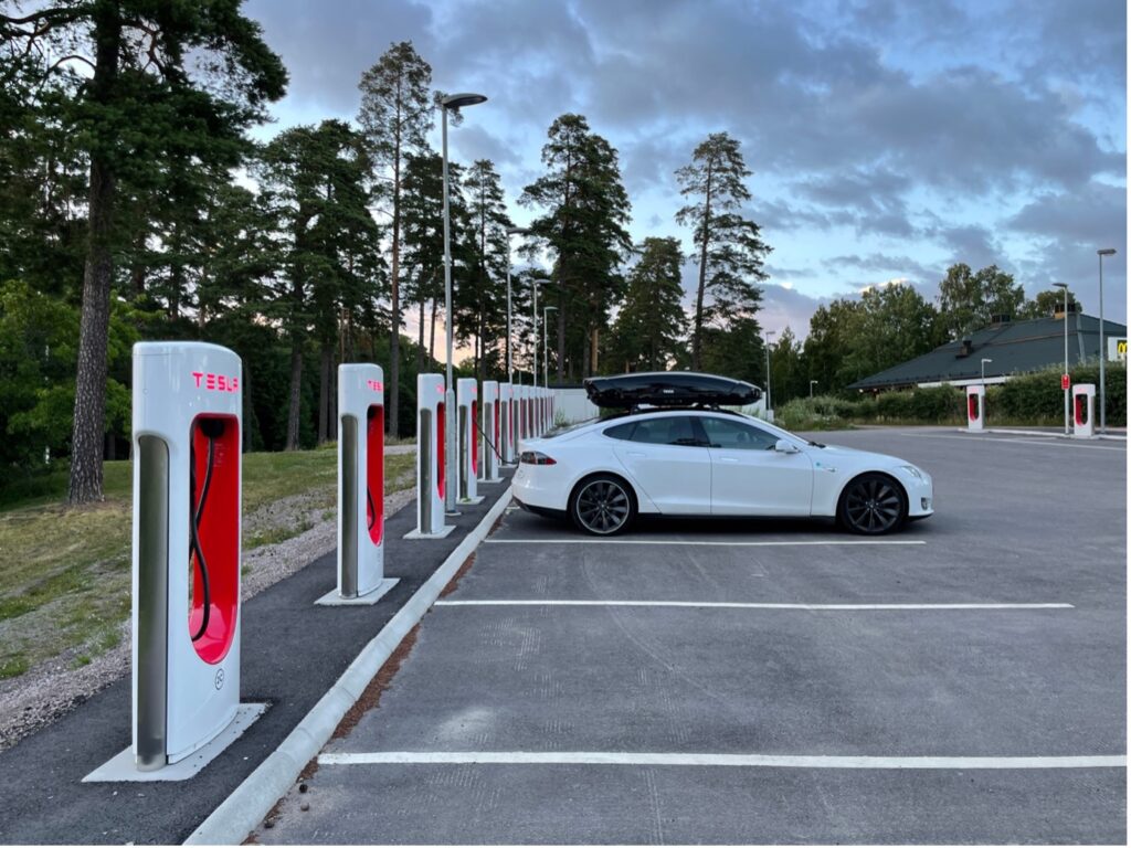 tesla-supercharger-norway-ursula_drake-kudres